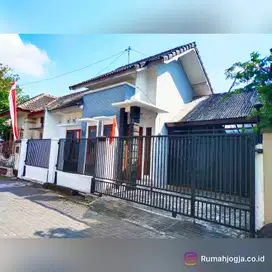 rumah cantik dalam perumahan nogotirto jln godean Km 4