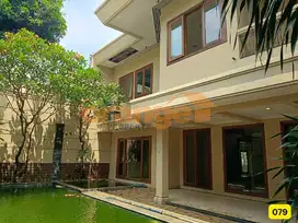 Dijual cepat rumah 2lt ada kolam renang pondok indah