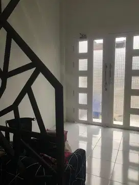 Rumah di Kawasan Strategis Nempel Tangsel, Minimalis Semi Furnish