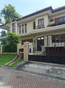 Rumah Hook Furnished Graha Family Surabaya Barat