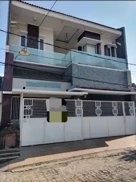 ‼️LANGKA,MURAH‼️Rumah 2 Lantai di WIGUNA Rungkut SBY.