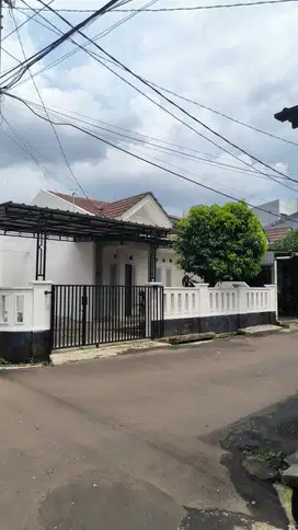 Dijual Rumah Lahan Luas Siap Huni di Karawaci Residence