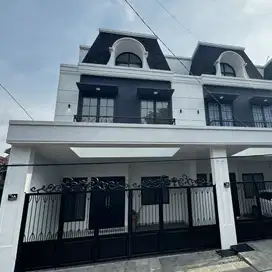 Dijual Rumah Di Pancoran Cluster 3 Lantai  Dekat Fasilitas Umum