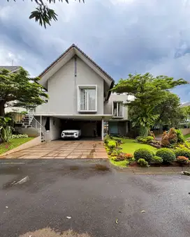 Rumah Siap Huni Halaman Luas Posisi Hoek Town House Eksklusif Jaksel