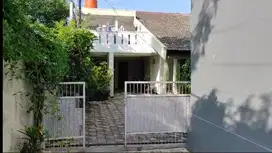 Jual Rumah Klasik Full Taman dan Gazebo Cigadung Bandung