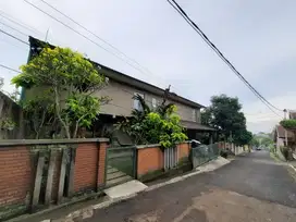 Dijual Rumah Tinggal Rasa Villa Terawat Cigadung Bandung