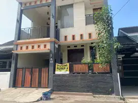 Jual Rumah Antapani Bangunan Kokoh 3 Lantai Lokasi Strategis