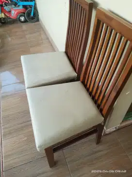 Meja makan minimalis