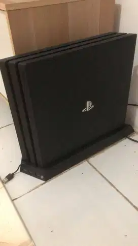 Ps4 Pro 1TB hitam