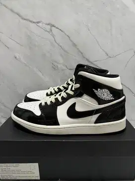 Air Jordan Mid Carbon