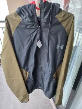 Jaket Windbreaker Under Armour