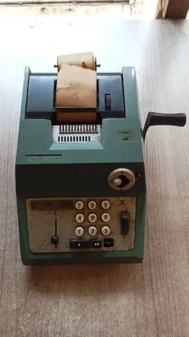 Mesin hitung manual jadul