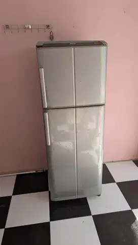 Kulkas bekas 2 pintu