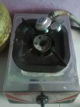 Kompor satu tungku merk Maspion.