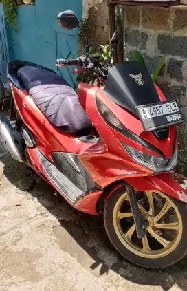 pcx warna hitam di scotlet oren thn 2020 pajak on tangan pertama