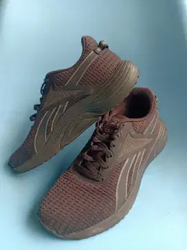 Sepatu reebok hitam unisex