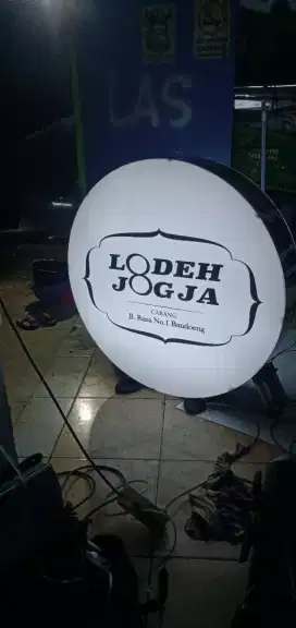Papan nama neon box
