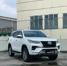 Toyota Fortuner 2.4 VRZ 4x2 AT Warna Putih Tahun 2022