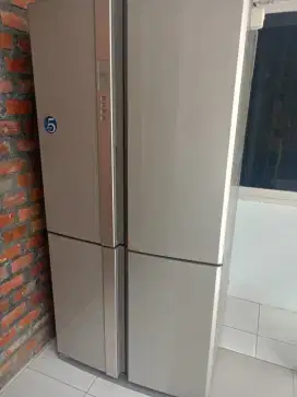 Kulkas 4 pintu Sharp
