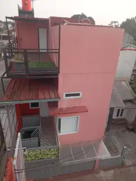 Disewakan rumah 2 lantai