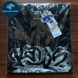 Kaos Uniqlo x Kaws Wordmark Black Original
