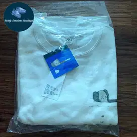 Sweater Uniqlo x Kaws Crewneck White Kids Original