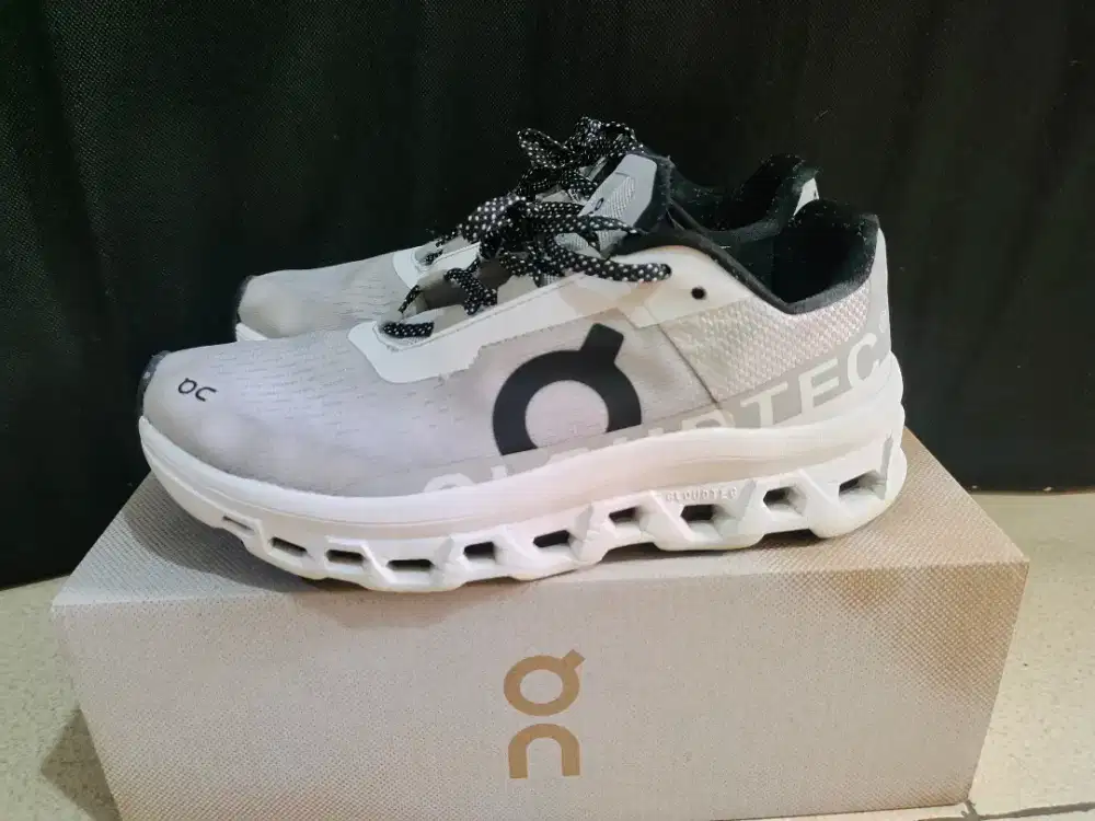 Sepatu QC putih size 41/26cm