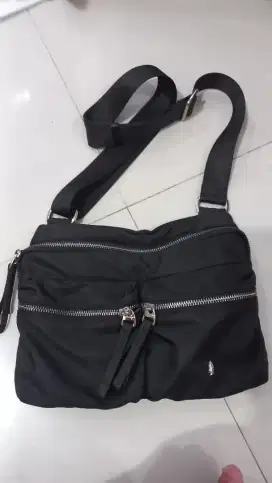 Tas Selempang Hush Puppies