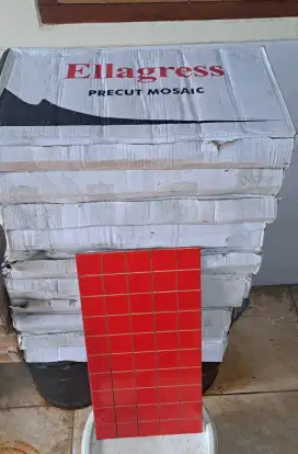Keramik precut mosaic merah dan putih, untuk dinding dapur dll