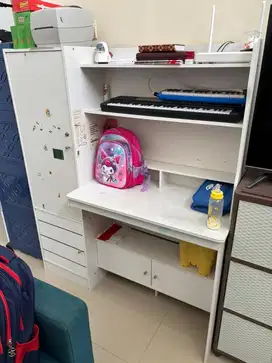 Meja belajar anak