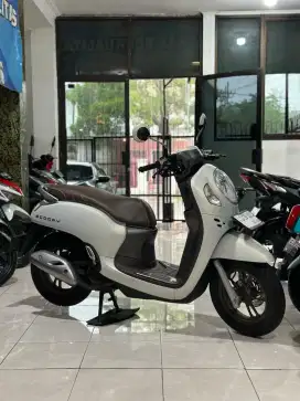 Honda Scoopy Prestige Keyles 110cc km 500 perak tahun 2024