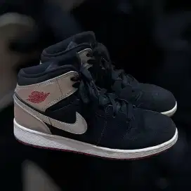 Air Jordan 1 Mid ukuran 39