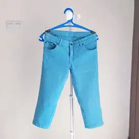 Celana Jeans Panjang Tiga Per Empat Wanita Biru Muda