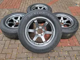 VELG TE 37 Ring 18 lebar 9 PCD 6x139.7 et.0 
BAN DUNLOP GRANDTREK