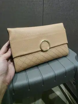 Tas Slempang Pouch Merek Hana