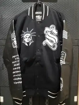 Jaket Varsity Hitam
