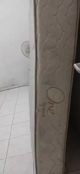 Kasur dan ranjang besi satu set