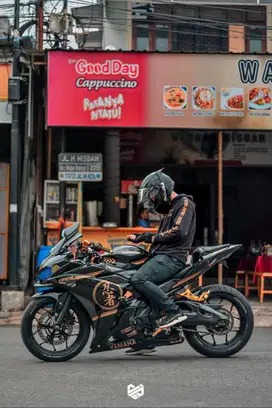 Yzf R25 tahun 2015 Black gold. Body glossy