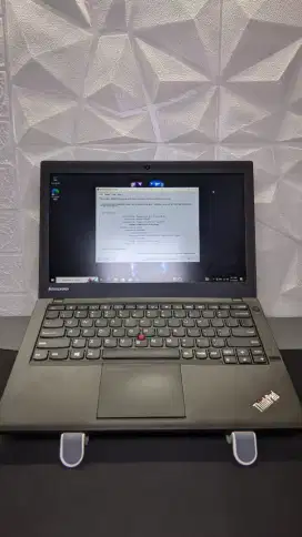 Lenovo X240 core i5 gen 4 ram 8gb ssd 256gb