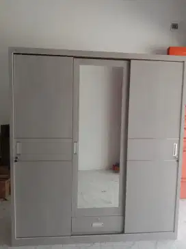 Lemari hpl 3 pintu