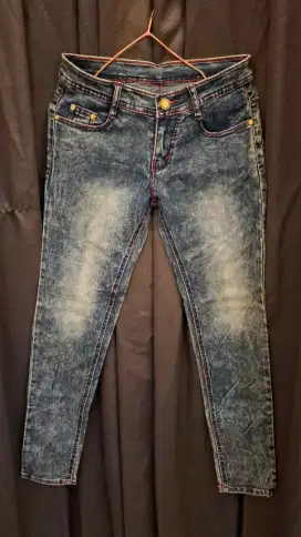 4 celana 100.000 size 27 bb kecil