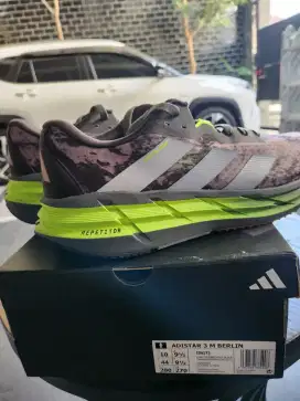Sepatu Adidas ADISTAR 3 BERLIN Mens Running Size 44