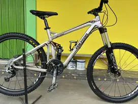 Di jual sepeda gunung polygon collosus
