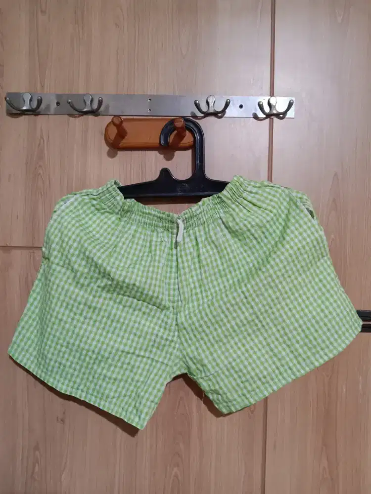 Celana Pendek Bahan