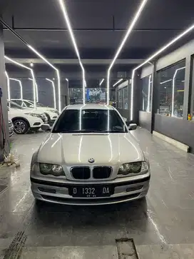 BMW e46 325i (2001)