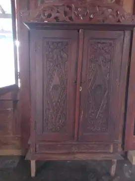 Lemari Serenan Jati