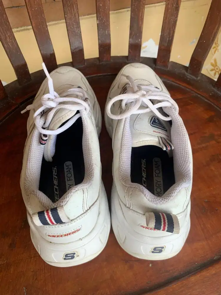 sepatu skechers