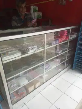 Etalase kaca panjang 2 meter