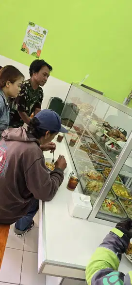Operator warteg ( Yogya dan Klaten ) dan Operator Mesin Jahit ( Solo )