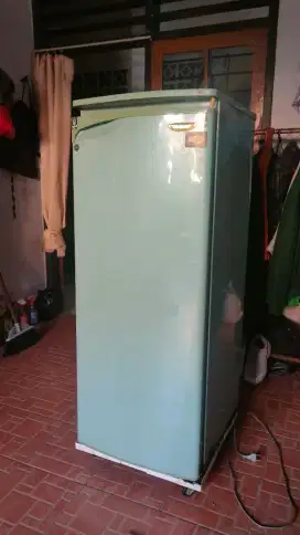 Kulkas 1 pintu sharp masih dingin